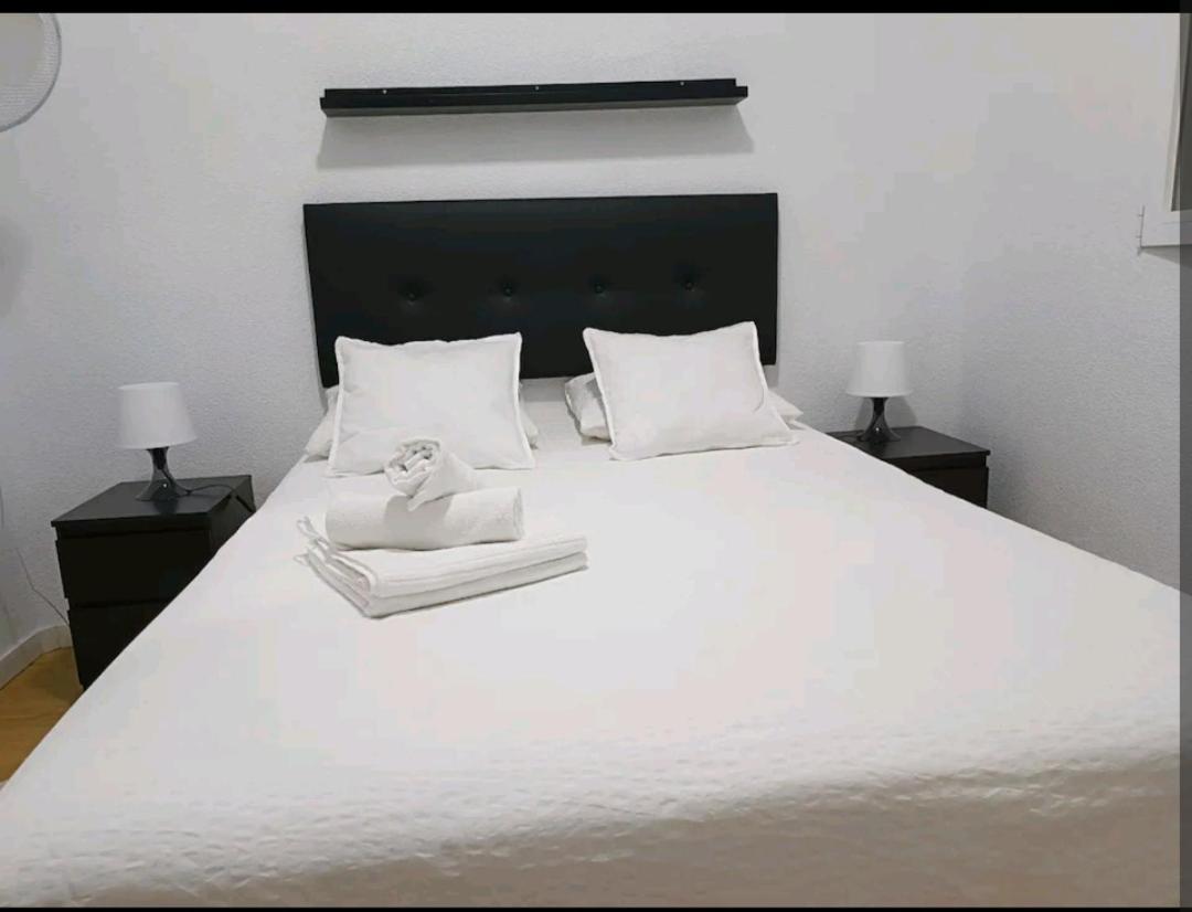 Comoda Habitacion Мадрид Екстериор снимка