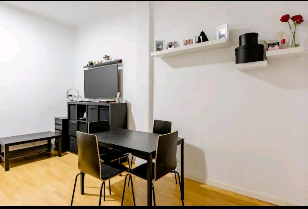 Comoda Habitacion Мадрид Екстериор снимка